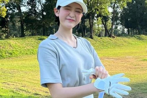 Hiền Hồ, BTV Mai Ngọc, Hoa hậu Đỗ Mỹ Linh và nhiều người đẹp Việt đi đánh golf như biểu diễn thời trang