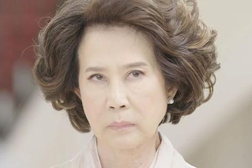 Em vợ mua nhà, bố mẹ vợ bảo trả tiền, tôi cười khổ đồng ý, lúc quẹt thẻ thì mẹ vợ bỏ chạy
