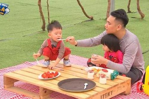Khắc Việt đưa cặp sinh đôi xuất hiện trên truyền hình thực tế
