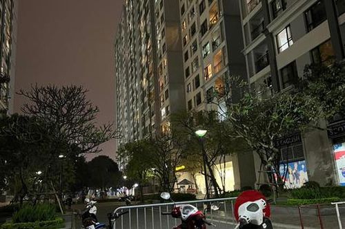Bé gái rơi từ tầng 26 khu chung cư cao cấp tại Hà Nội xuống đất đã tử vong