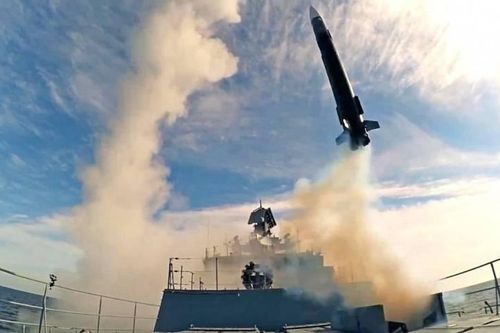 Chiến hạm Nga bắn hỏng tàu hải quân Ukraine bằng... tên lửa phòng không