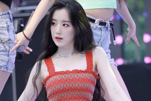 Nữ ca sĩ Hàn: 'Tôi khó chịu vì bị ép mặc đồ hở'