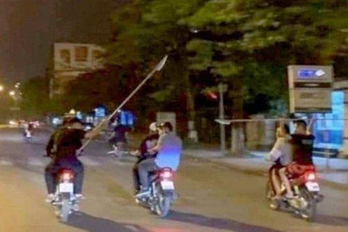 70 người mang mã tấu tìm đối thủ để hỗn chiến