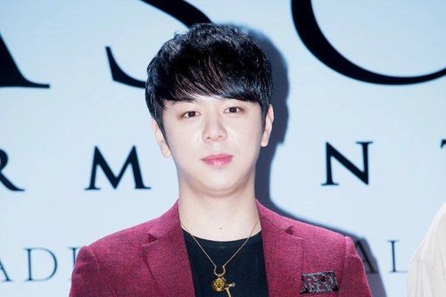 Ca sĩ Moon Joon Young bị tống tiền