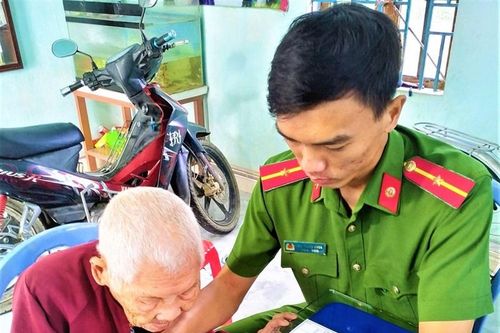 Ngày cuối tuần về tận nhà dân cấp căn cước công dân