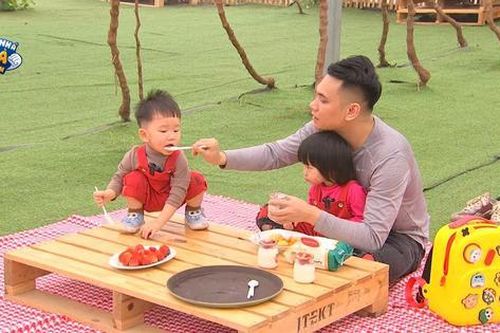 Khắc Việt toát mồ hôi chăm bé con sinh đôi trong thử thách 48 giờ vắng mẹ?