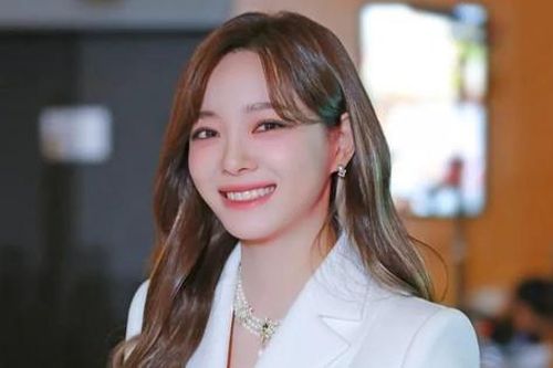 Kim Sejeong - nữ chính phim 'Hẹn hò chốn công sở' dừng hoạt động sau khi mắc COVID-19
