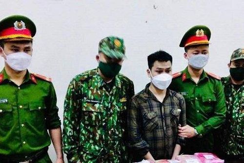 Bắt đối tượng 'ship' gần 8kg ma túy đá
