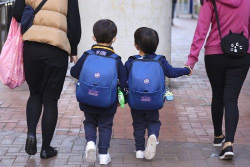 Hong Kong sẽ cho học trực tiếp cả ngày khi 90% học sinh tiêm vaccine