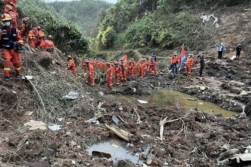Vụ tai nạn chuyến bay MU5735 ở Trung Quốc: chuyên gia không loại trừ khả năng phi công tự sát!