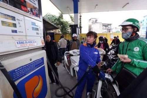 Người dùng nên chọn xe máy nào khi giá xăng tăng cao?