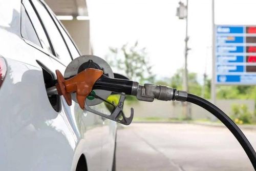Cây xăng bị đối thủ kiện vì bán xăng giá rẻ
