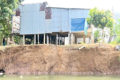 Sạt lở bờ sông Tiền