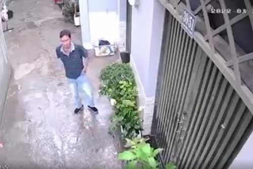Truy bắt người đàn ông tạt xăng đốt nhà chị họ ở TPHCM