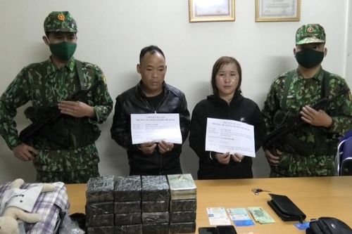 Bộ đội Biên phòng bắt giữ đôi nam nữ vận chuyển 32 bánh heroin