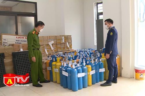 Phá tụ điểm chuyên cung cấp bình 'khí cười' cho các nhà hàng, quán bar