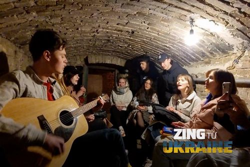 Bài hát bên dưới căn hầm tránh bom ở Lviv