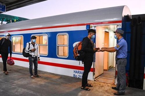 Phục vụ dịp Giỗ Tổ Hùng Vương, đường sắt chạy thêm nhiều tàu chở khách