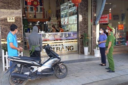 'Vạch mặt' kẻ cướp tiệm vàng tại huyện miền núi Bắc Trà My