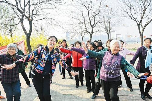 Đòi lấy chồng trẻ, mẹ 67 tuổi khiến con trai 'phát điên' và sự thật