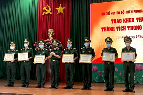 20 tập thể và 42 cá nhân thuộc BĐBP Tây Ninh được Bộ Tư lệnh BĐBP và UBND tỉnh Tây Ninh tặng Bằng khen