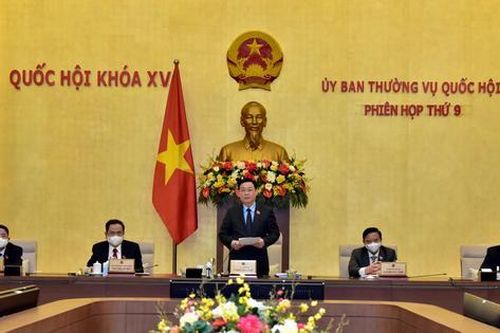 Báo chí nêu hàng loạt 'dự án làm nghèo đất nước'