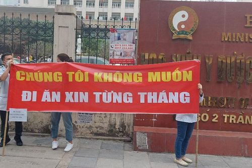 Liên tiếp 3 ngày căng băng rôn, 154 nhân viên y tế BV Tuệ Tĩnh đã nhận đủ lương
