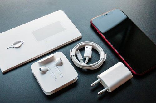 Apple tiết kiệm hàng tỷ USD nhờ bỏ củ sạc, tai nghe
