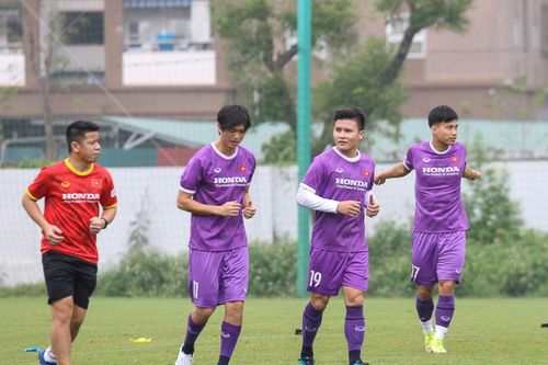 Quang Hải nói lời tạm biệt sân Mỹ Đình