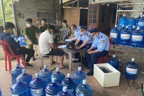 Lạng Sơn phát hiện cơ sở sản xuất nước tinh khiết giả mạo nhiều nhãn hiệu