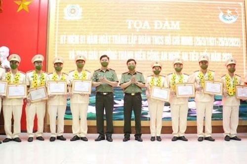 Tôn vinh gương Thanh niên Công an Nghệ An tiêu biểu 2021