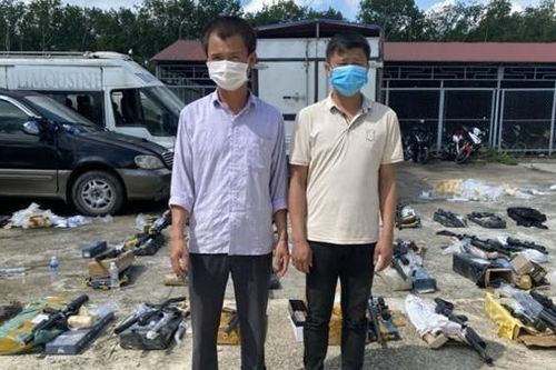 Phát hiện 'kho' vũ khí trên ô tô tải