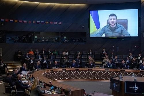 Tổng thống Ukraine kêu gọi NATO cấp máy bay chiến đấu để giải vây cho các thành phố