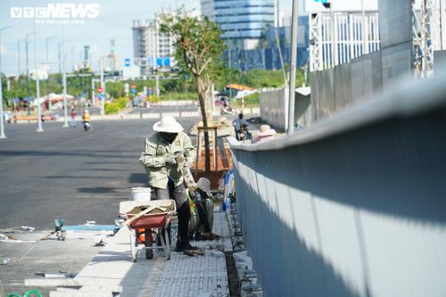 TP.HCM: Công nhân 'chạy nước rút' thi công cầu Thủ Thiêm 2 trước ngày thông xe