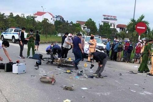 Xe máy tông trực diện ô tô, nam thợ hồ tử vong trên đường đi làm, anh rể nguy kịch