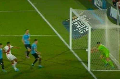 Tranh cãi trong ngày Uruguay giành vé dự World Cup 2022