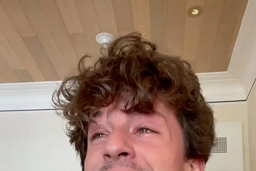 Charlie Puth khóc khi kể chuyện chia tay bạn gái