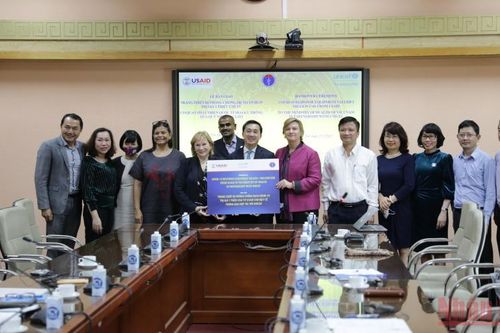 Hỗ trợ vật tư y tế phòng, chống Covid-19 cho Việt Nam