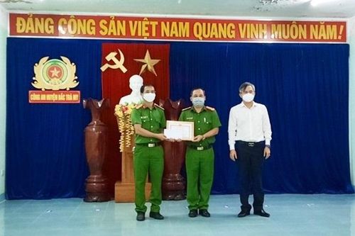 Khen thưởng đột xuất Đội Điều tra tổng hợp Công an huyện Bắc Trà My