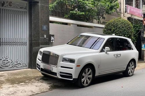 'Tình nhân' Rolls-Royce khiến đại gia U60 Hồ Nhân say như điếu đổ