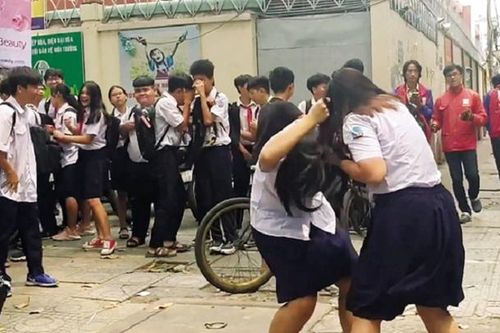 Khắc phục tình trạng suy thoái đạo đức: Cần giải pháp đồng bộ