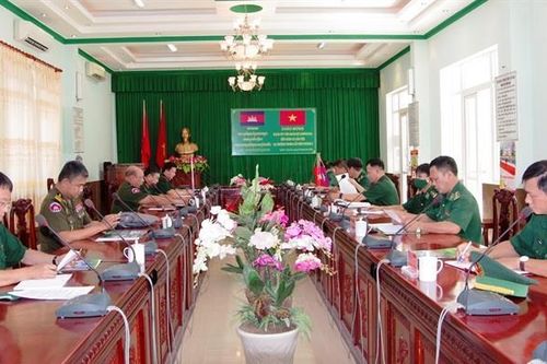 Tùy viên Quân sự Campuchia tại Việt Nam thăm, làm việc tại Trường Trung cấp Biên phòng 2