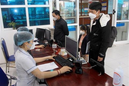 Lo ngại COVID-19, nhiều phụ huynh không đưa trẻ đi khám bệnh kịp thời