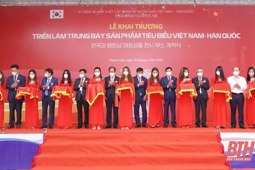 Khai trương triển lãm trưng bày sản phẩm tiêu biểu Việt Nam - Hàn Quốc