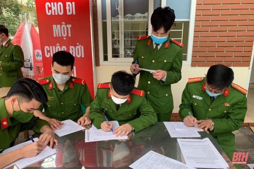 Cán bộ chiến sỹ Trại tạm giam Công an tỉnh hiến máu cứu người