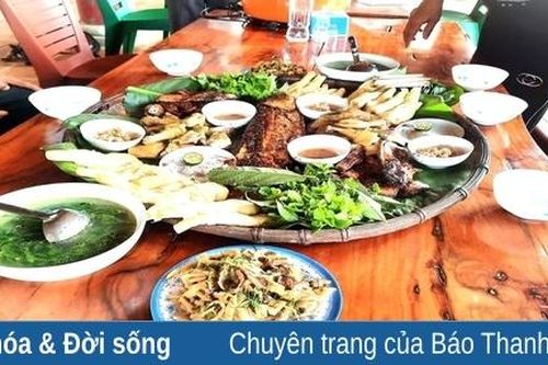 Du khách mê mẩn với ẩm thực bên dòng thác Hiêu