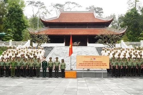 Tuổi trẻ CAND tiêu biểu báo công dâng Bác