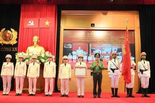 Cục Hồ sơ nghiệp vụ đón nhận Huân chương Chiến công hạng Nhì