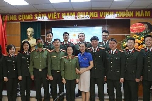 Lãnh đạo Cục Truyền thông CAND giải đáp nhiều vấn đề nóng của đoàn viên