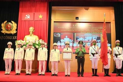 Cục Hồ sơ nghiệp vụ CAND đón nhận Huân chương Chiến công hạng Nhì